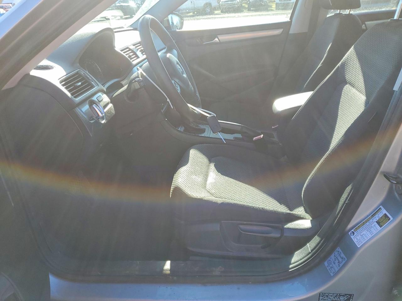 2012 VOLKSWAGEN Passat