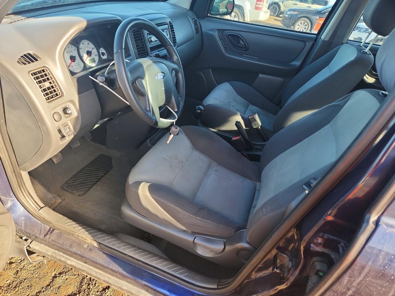 2004 FORD ESCAPE