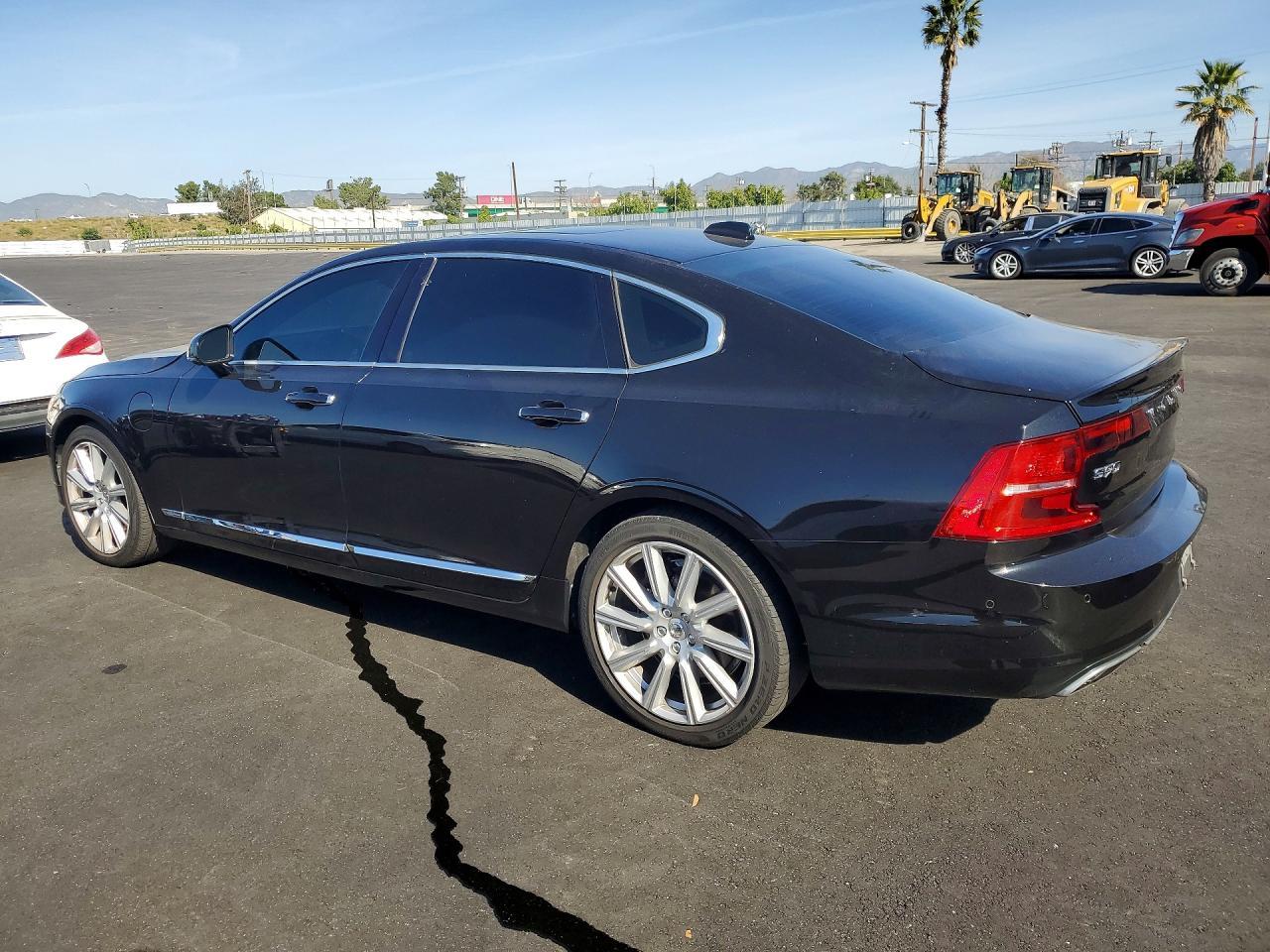 2018 VOLVO S90