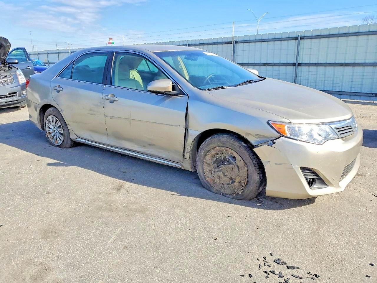 2014 TOYOTA CAMRY