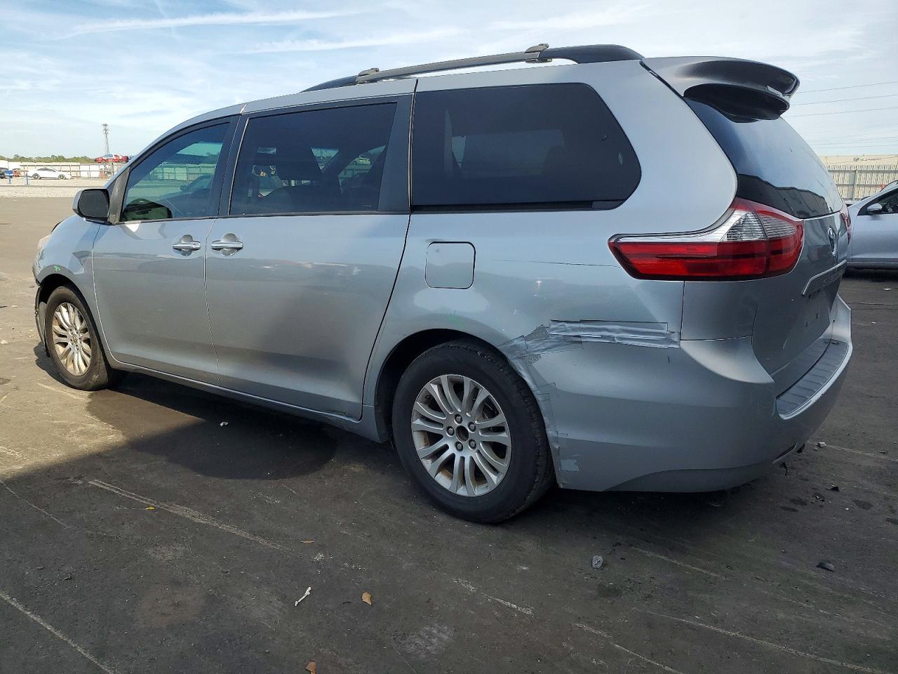 2015 TOYOTA SIENNA