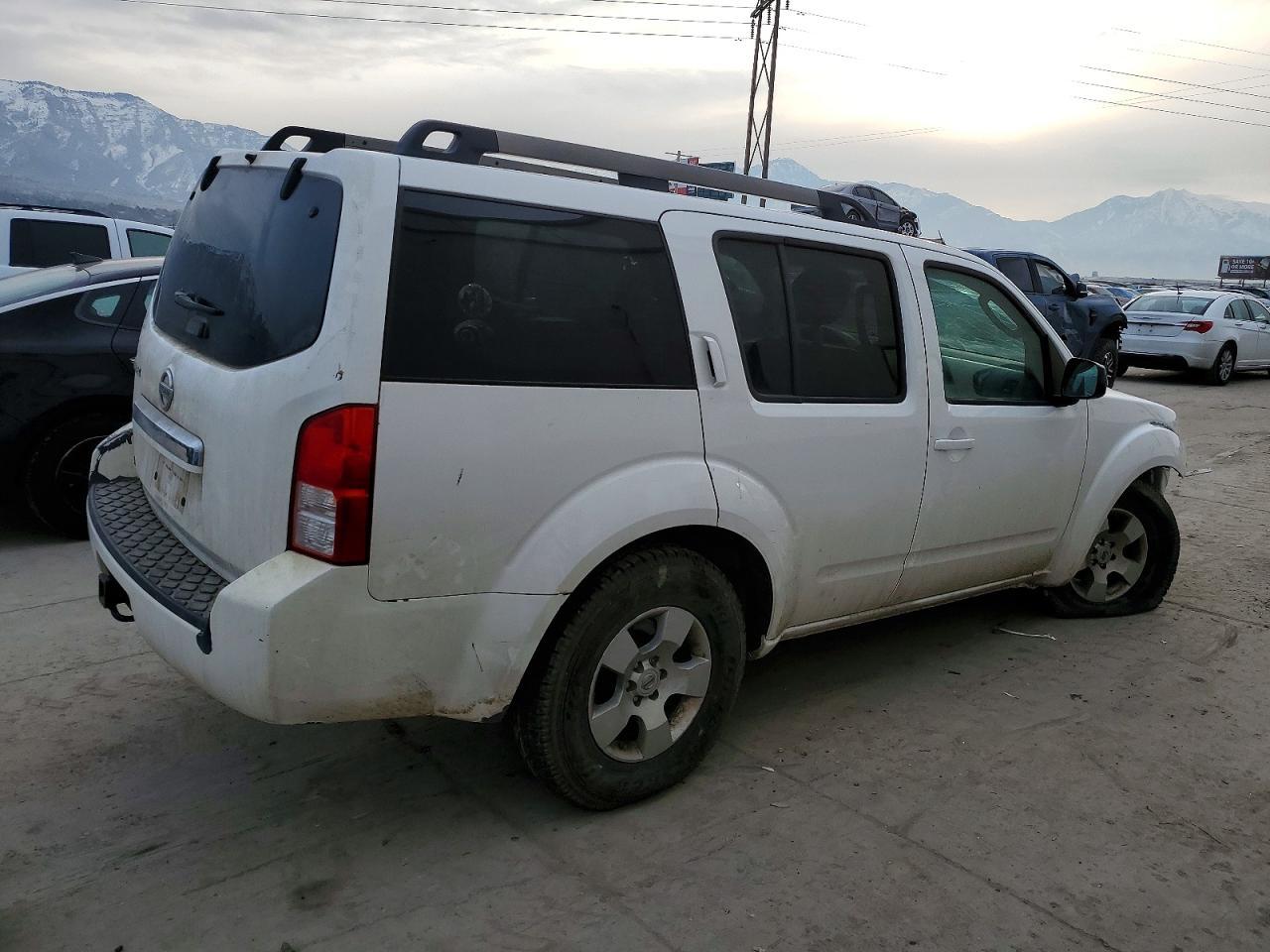 2011 NISSAN PATHFINDER