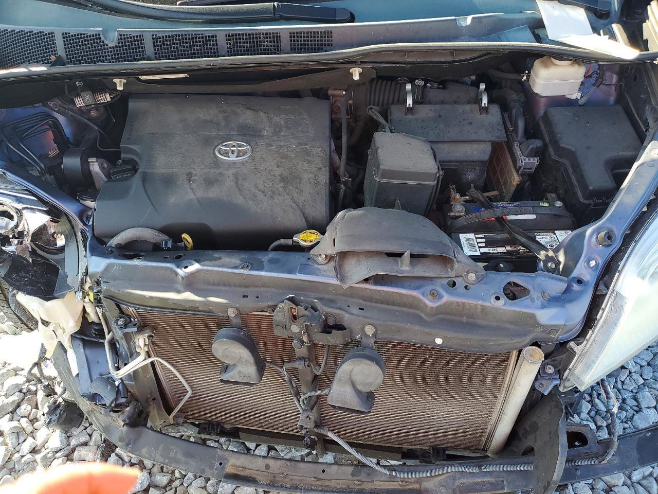 2014 TOYOTA SIENNA