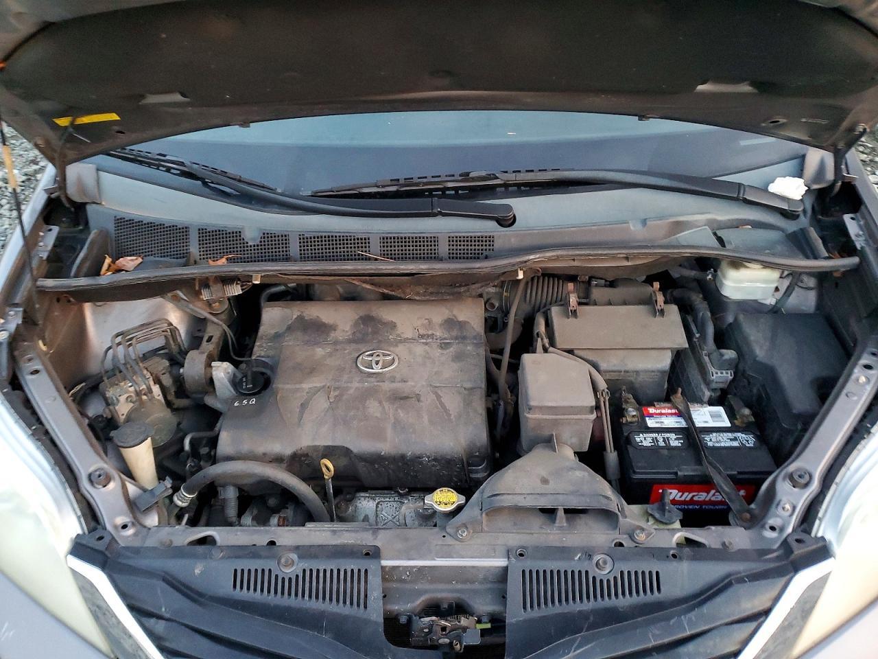 2011 TOYOTA SIENNA