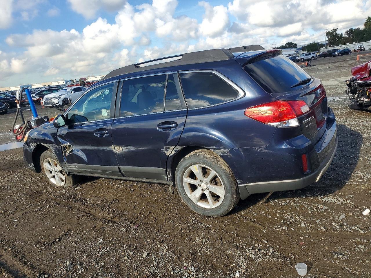 2013 SUBARU Outback