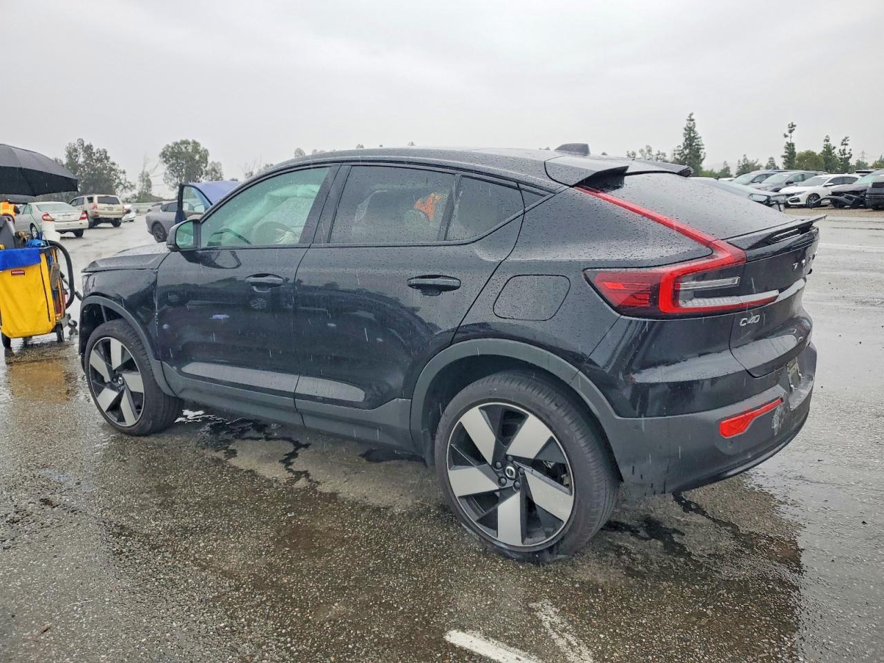 2024 VOLVO C40