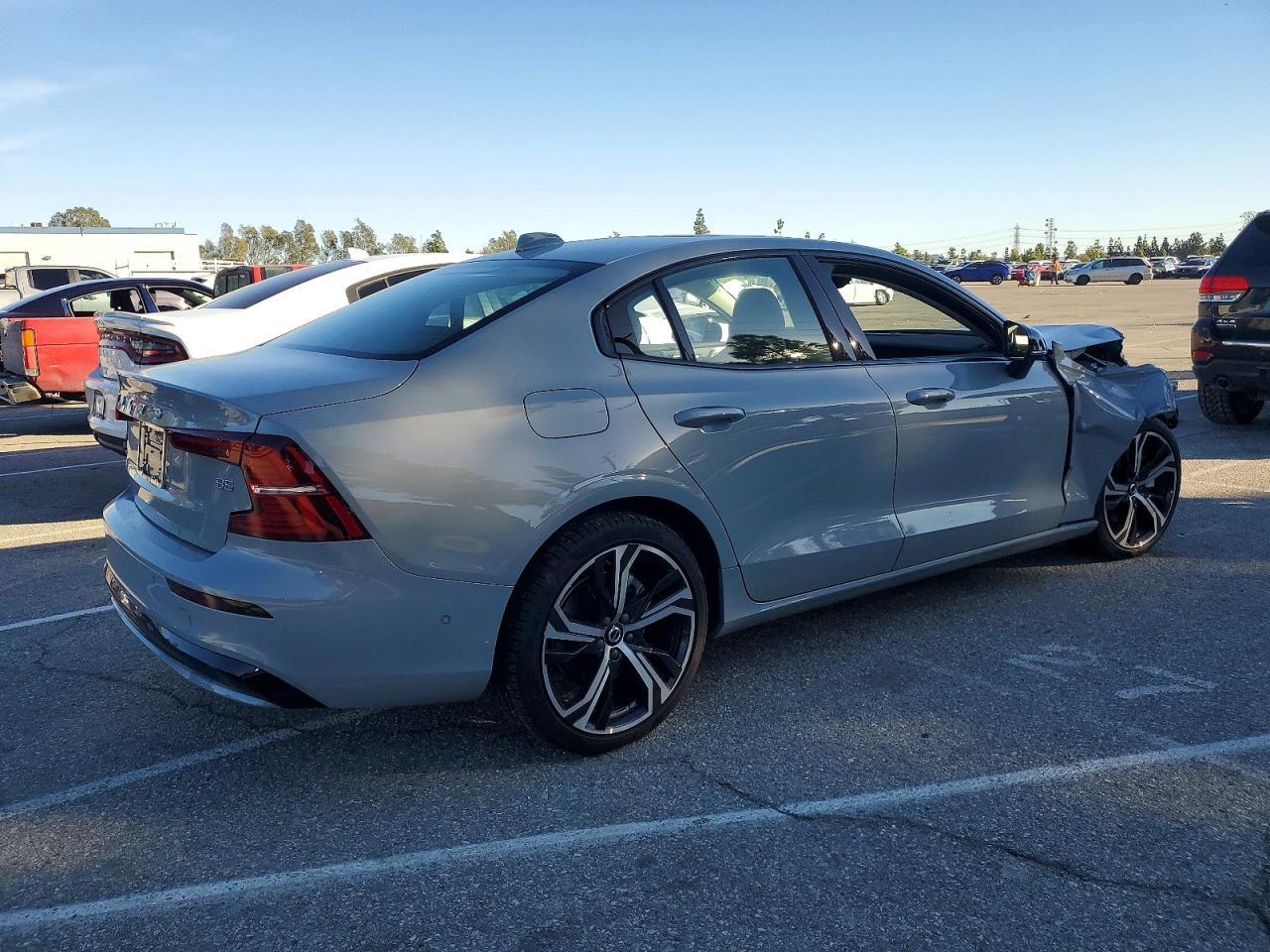 2025 VOLVO S60