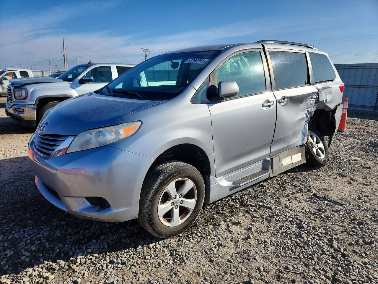 2015 TOYOTA SIENNA