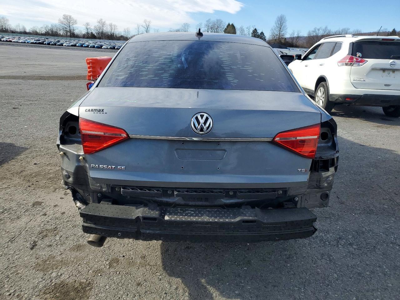2016 VOLKSWAGEN Passat