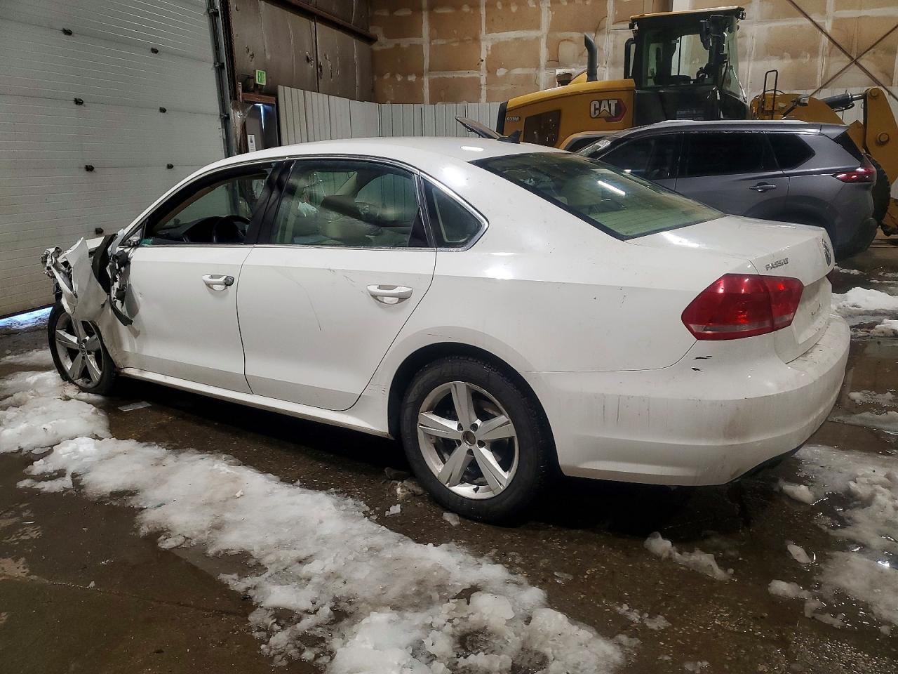2012 VOLKSWAGEN Passat