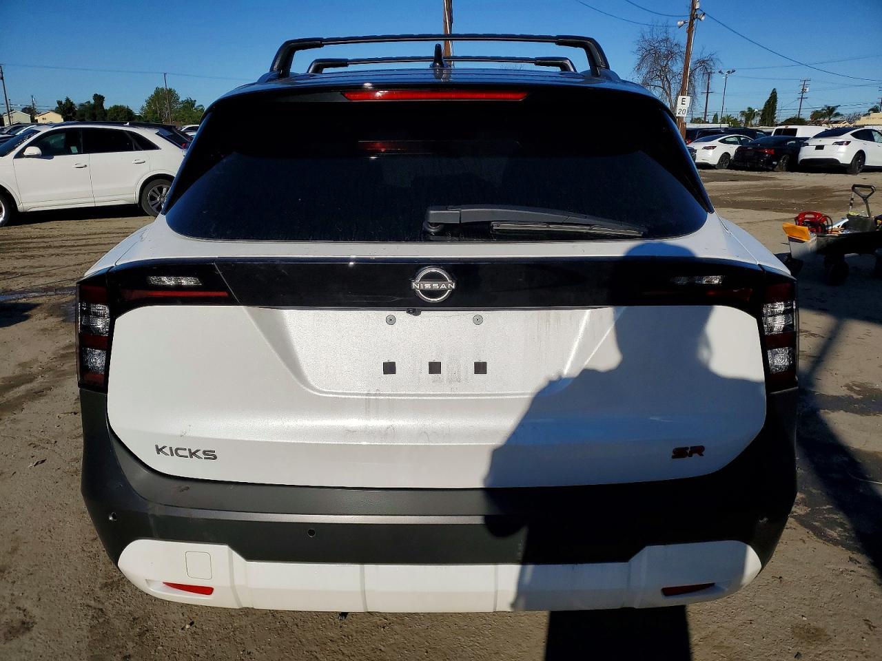 2025 NISSAN KICKS