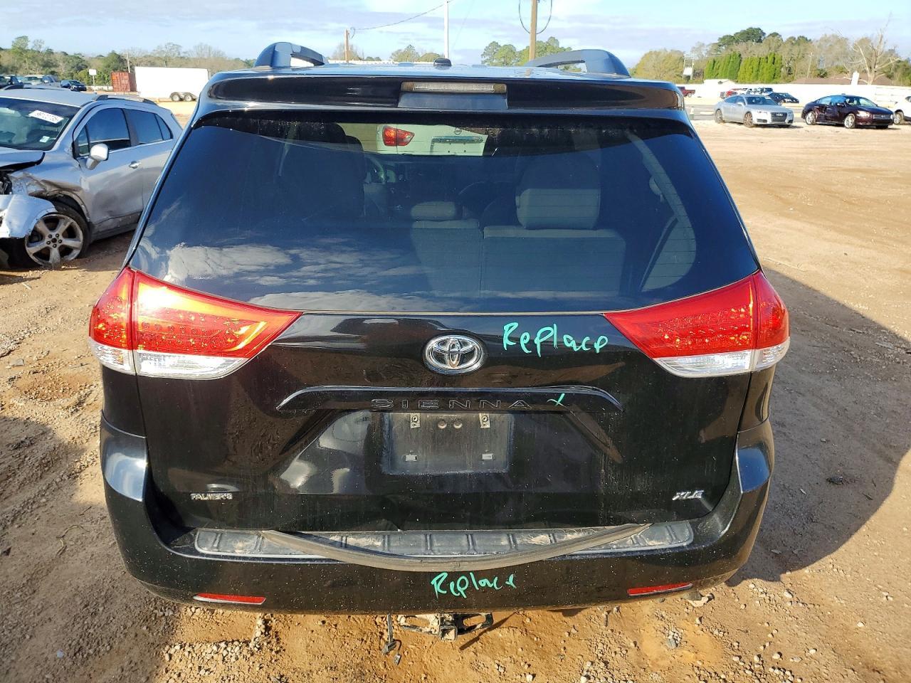 2013 TOYOTA SIENNA