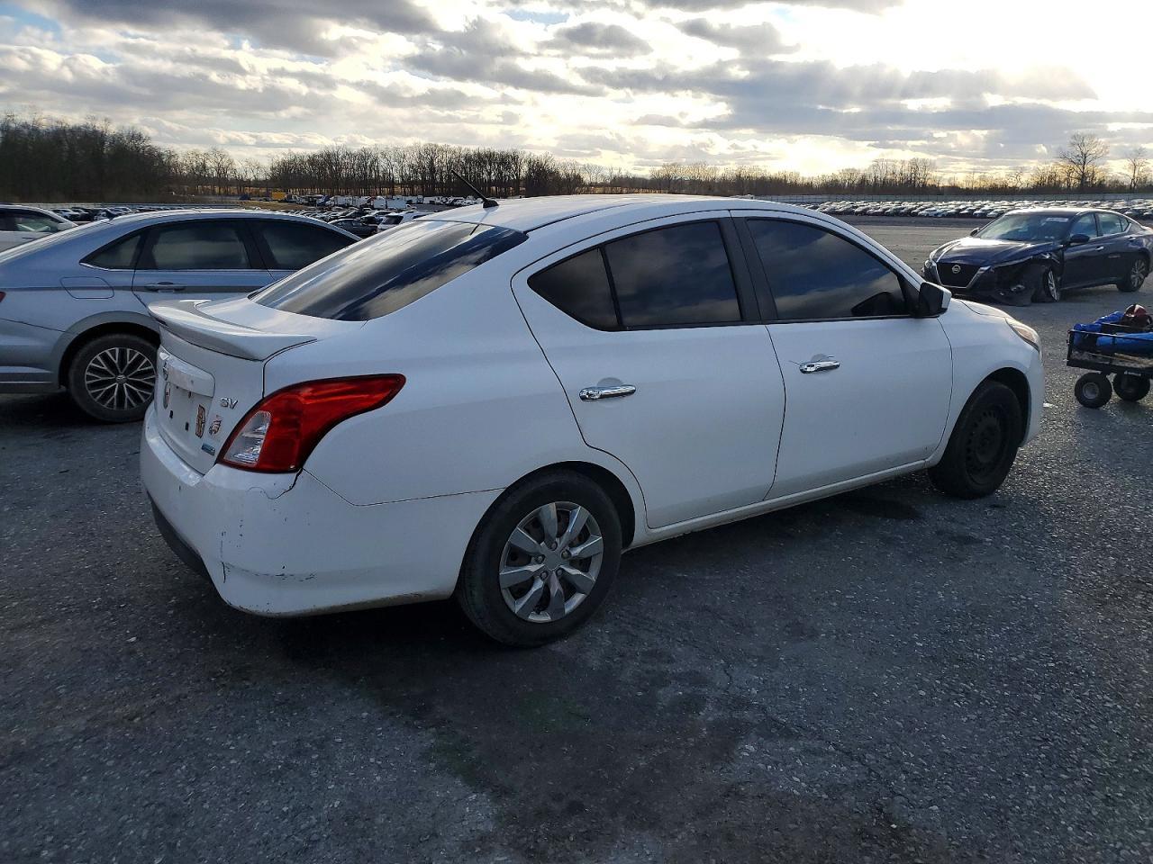 2016 NISSAN VERSA
