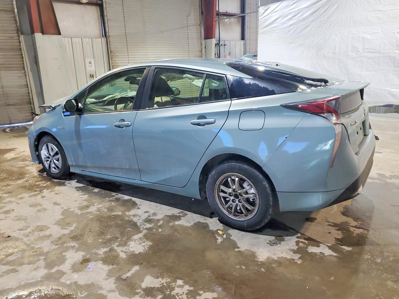 2016 TOYOTA PRIUS