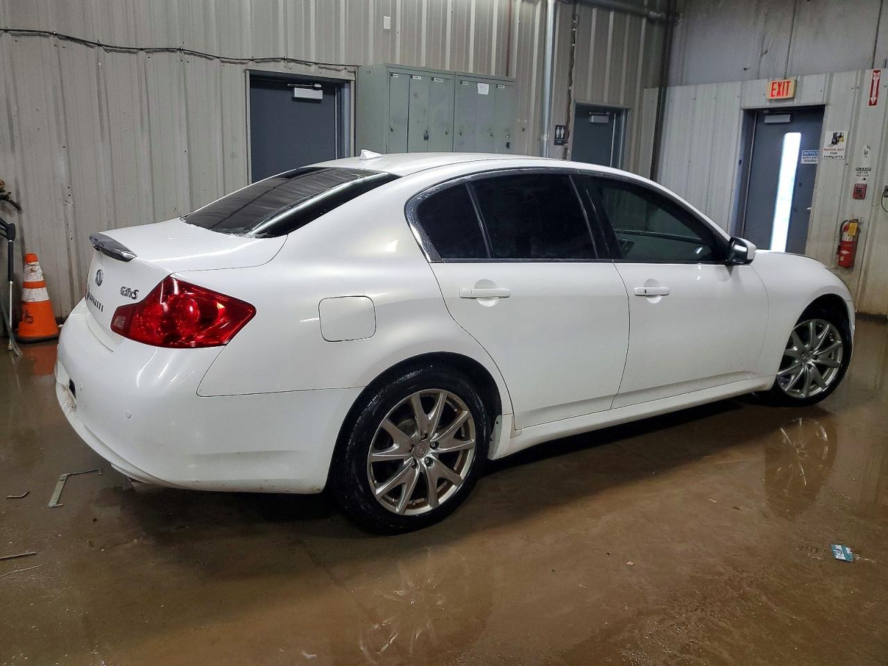 2011 INFINITI G37