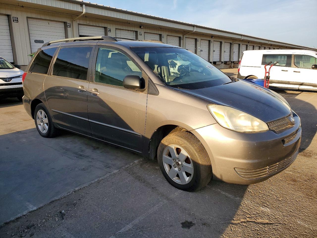 2004 TOYOTA SIENNA