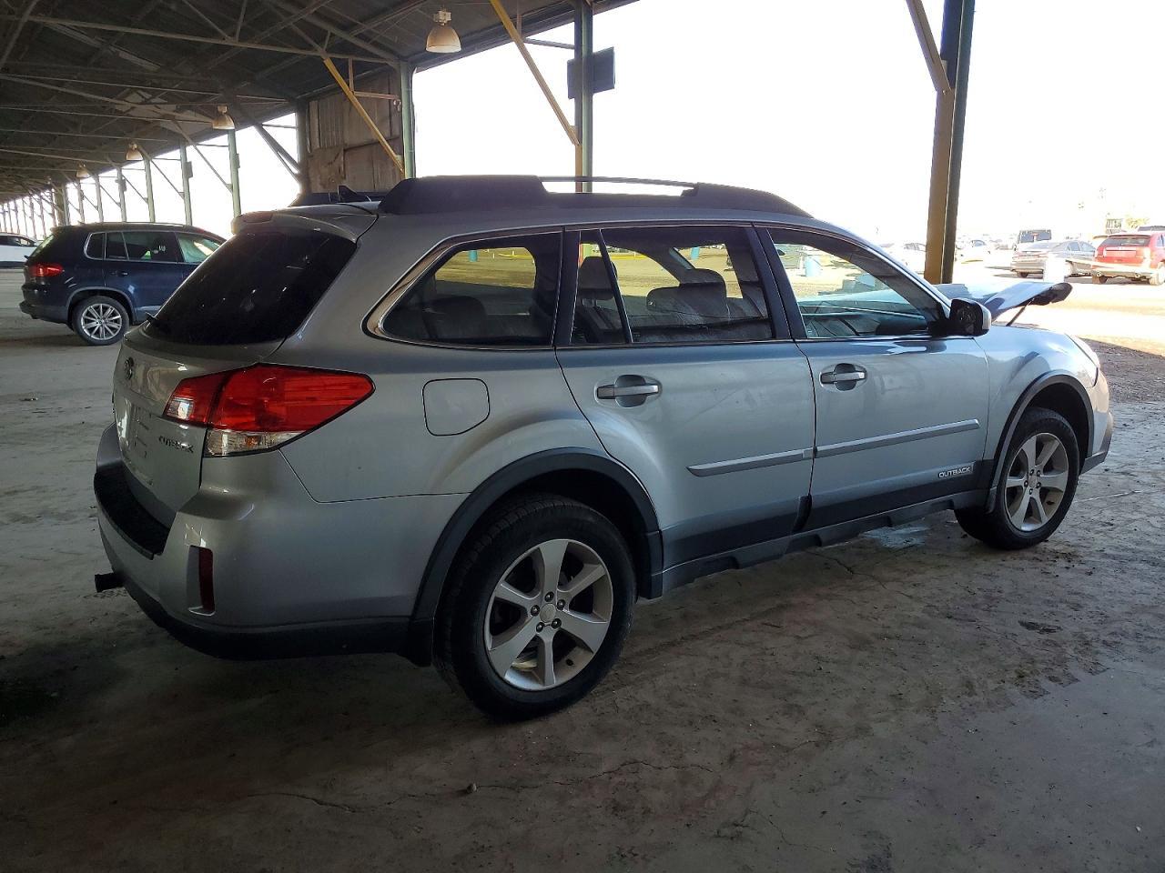 2014 SUBARU Outback