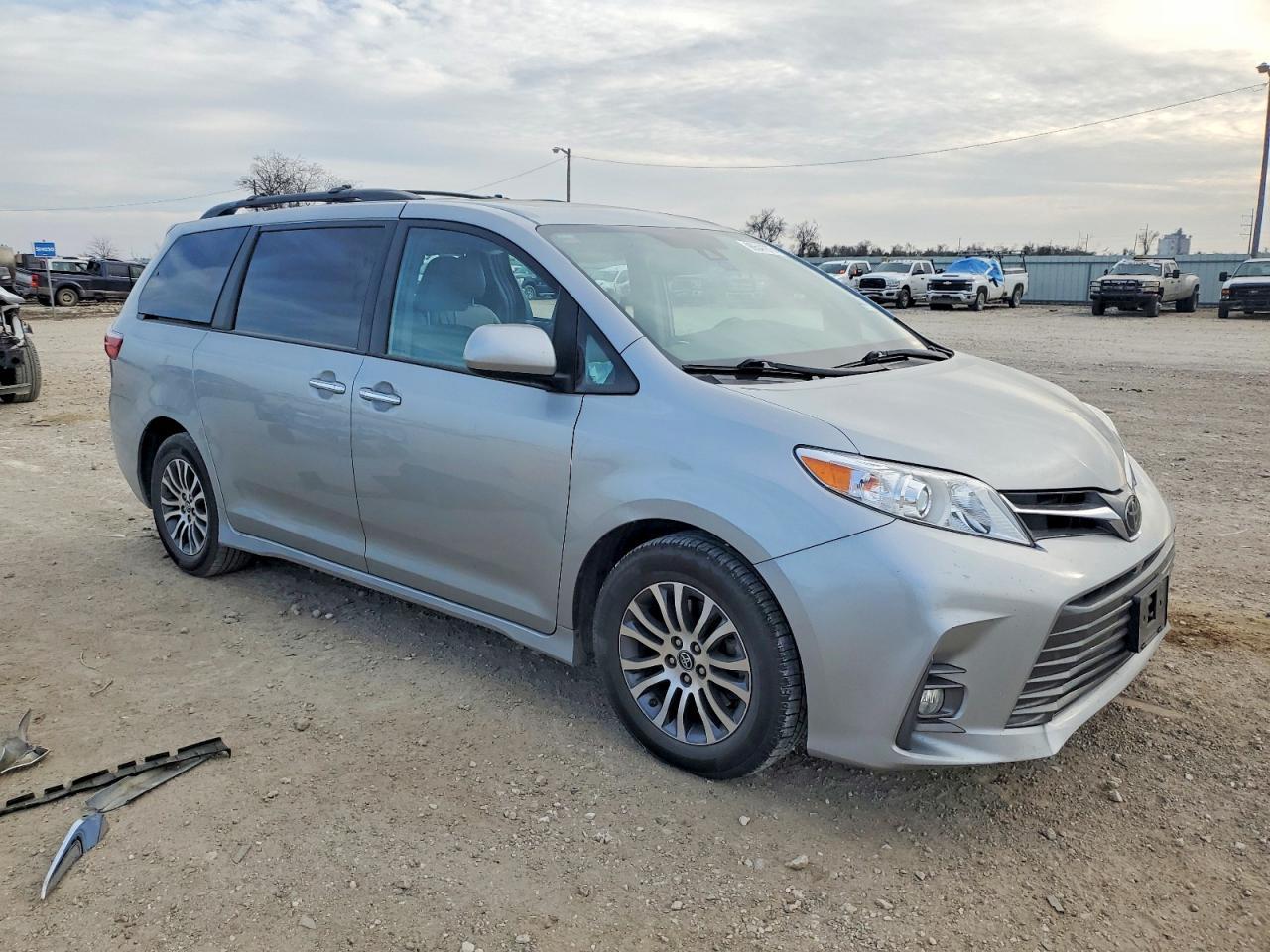 2019 TOYOTA SIENNA