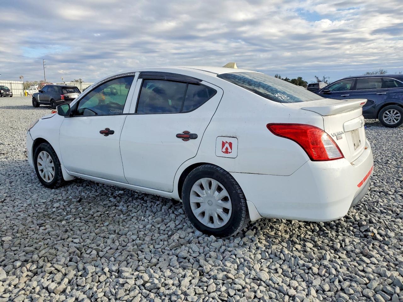 2017 NISSAN VERSA