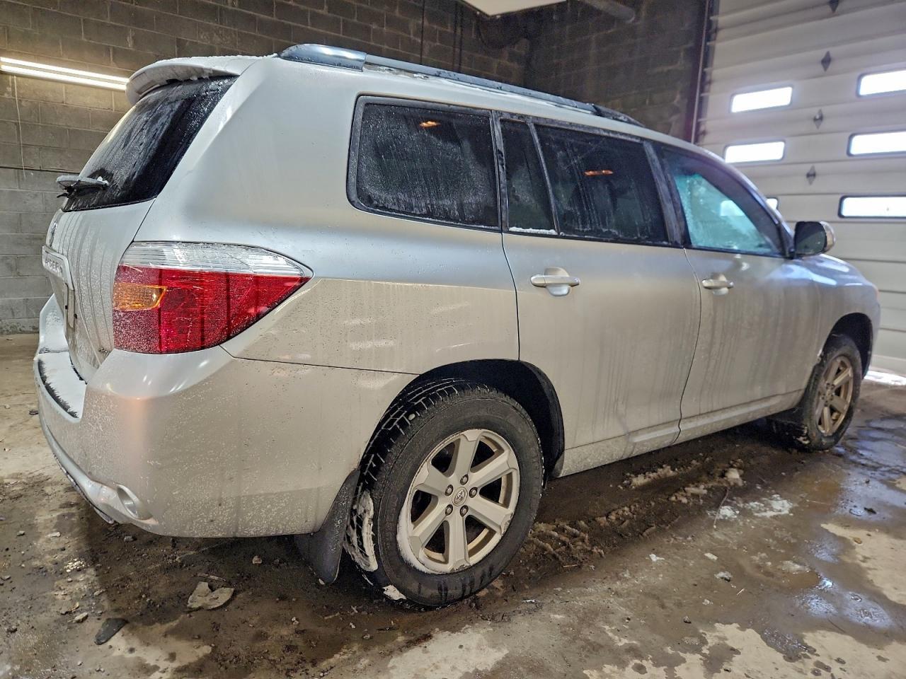 2010 TOYOTA HIGHLANDER