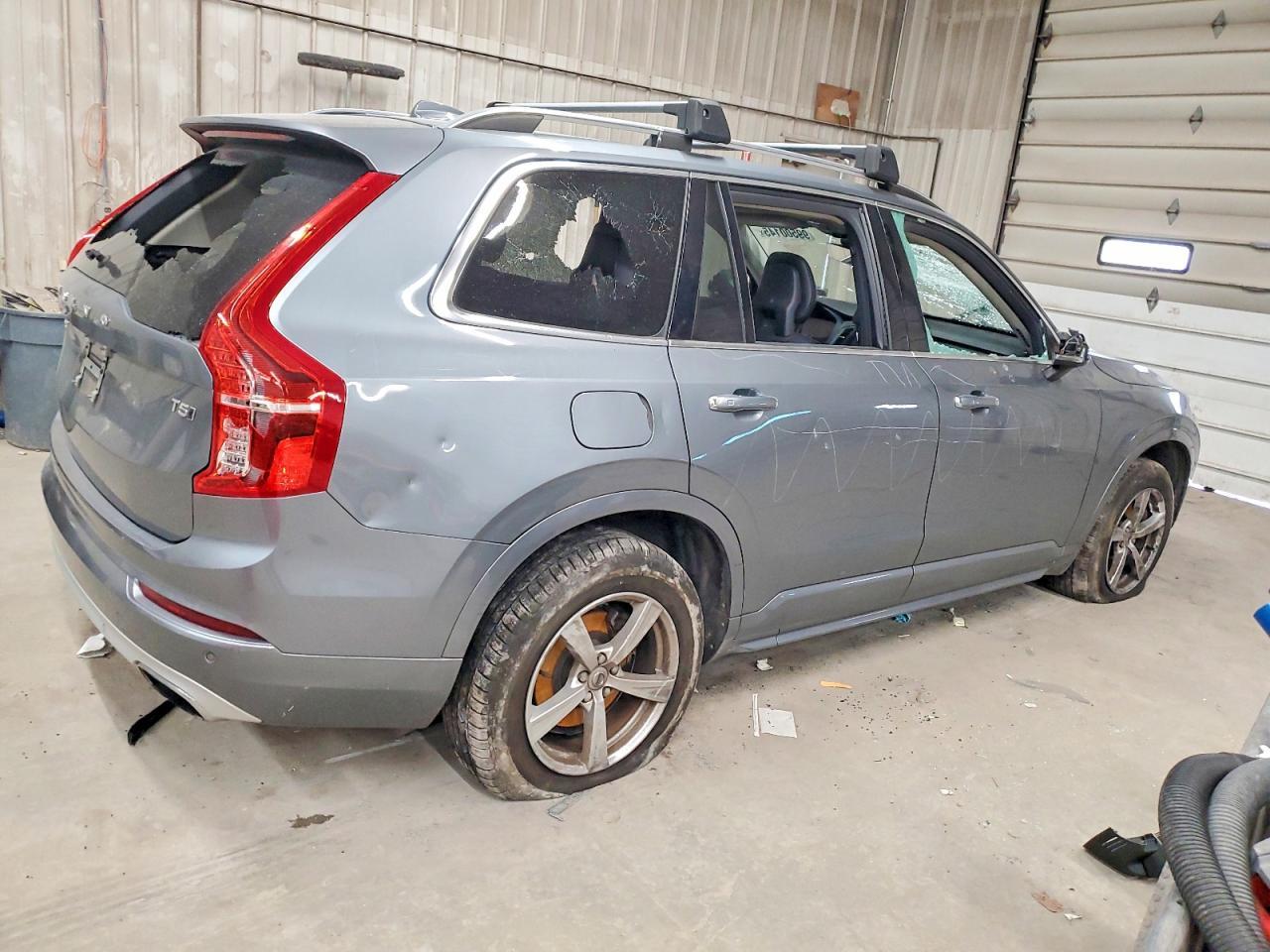 2016 VOLVO XC90