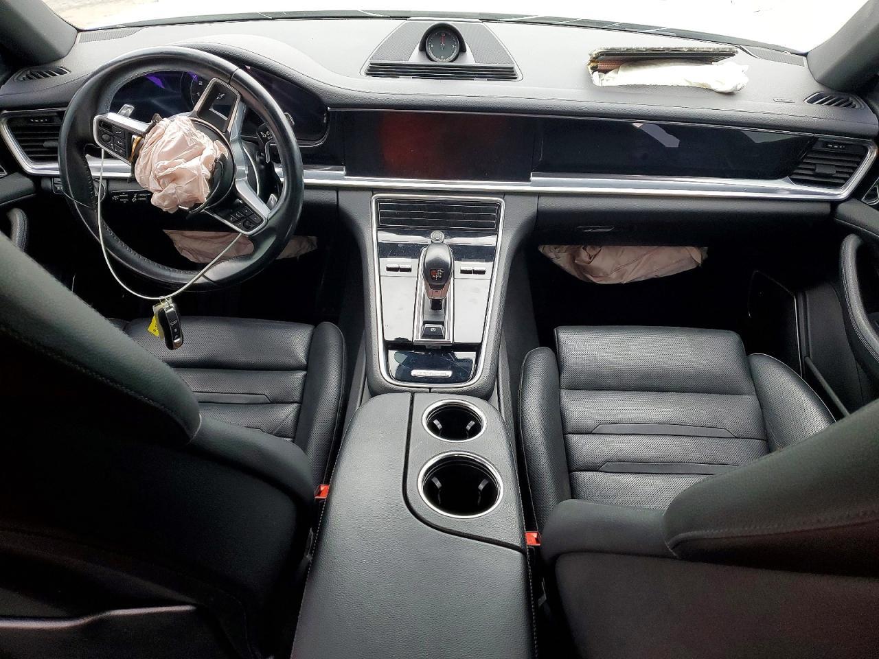 2018 PORSCHE Panamera