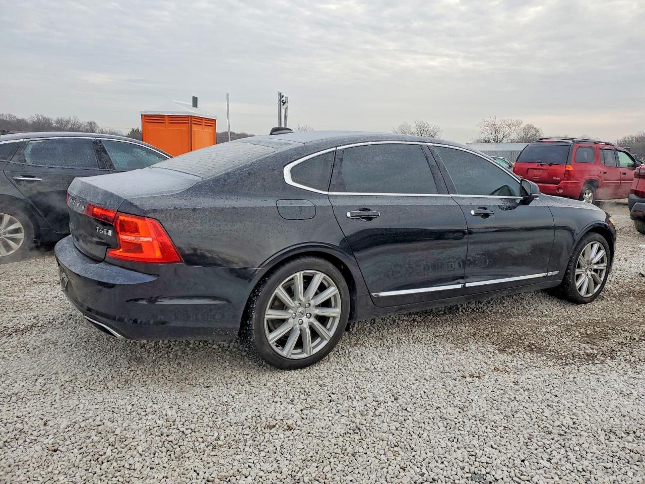 2018 VOLVO S90