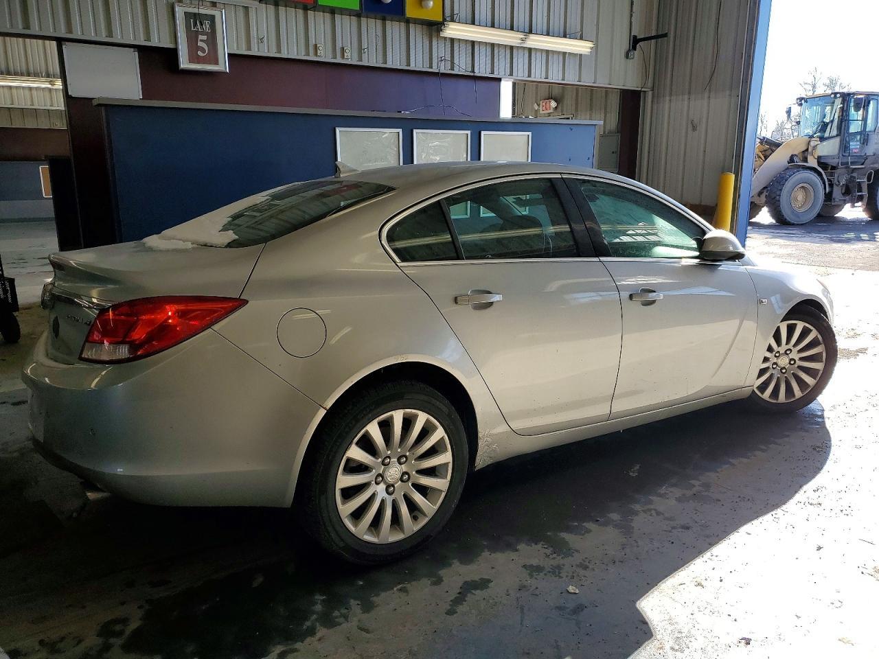2011 BUICK Regal