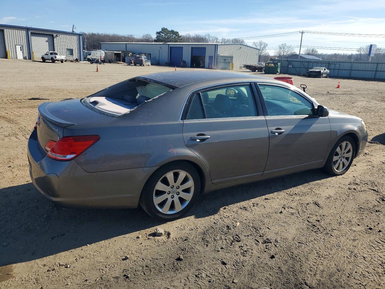 2005 TOYOTA Avalon