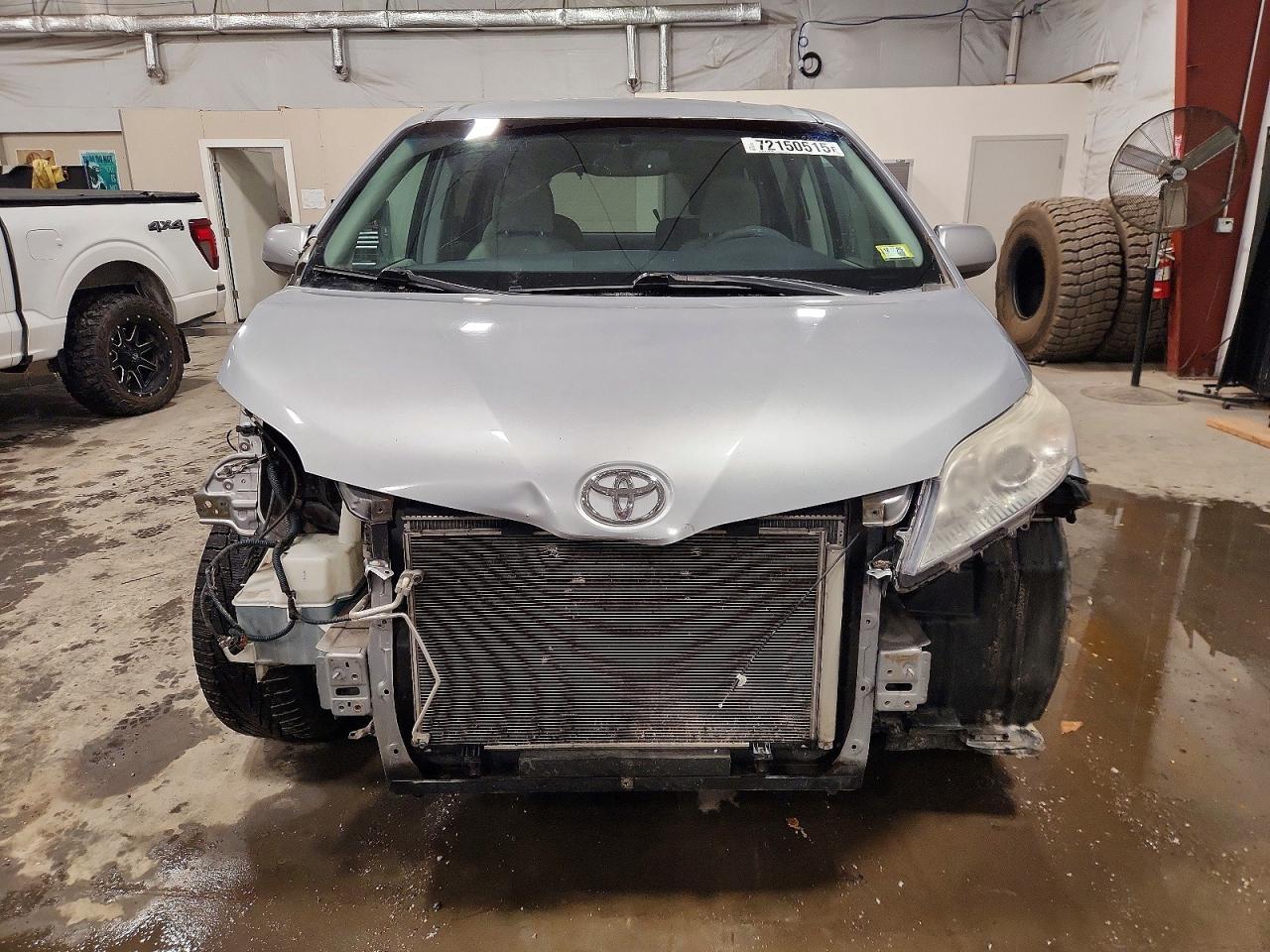 2014 TOYOTA SIENNA