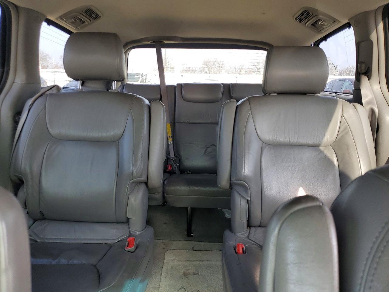 2004 TOYOTA SIENNA
