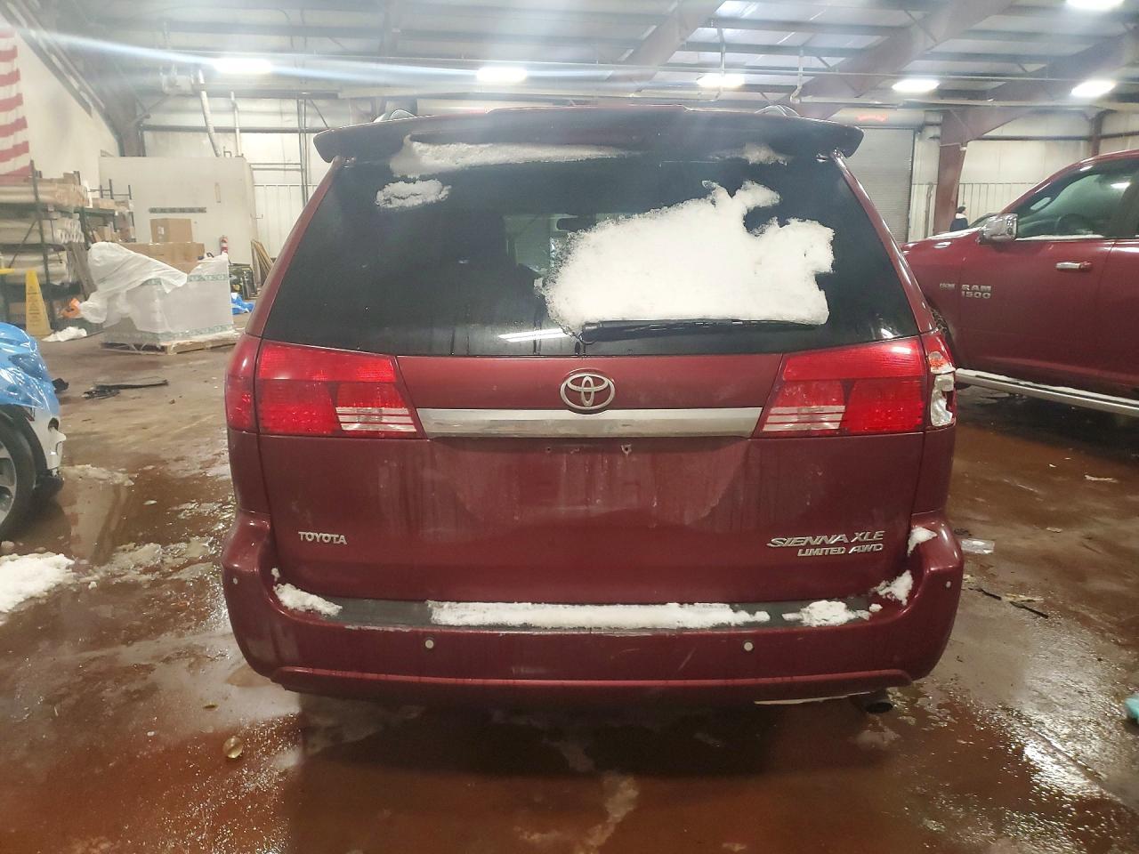 2005 TOYOTA SIENNA