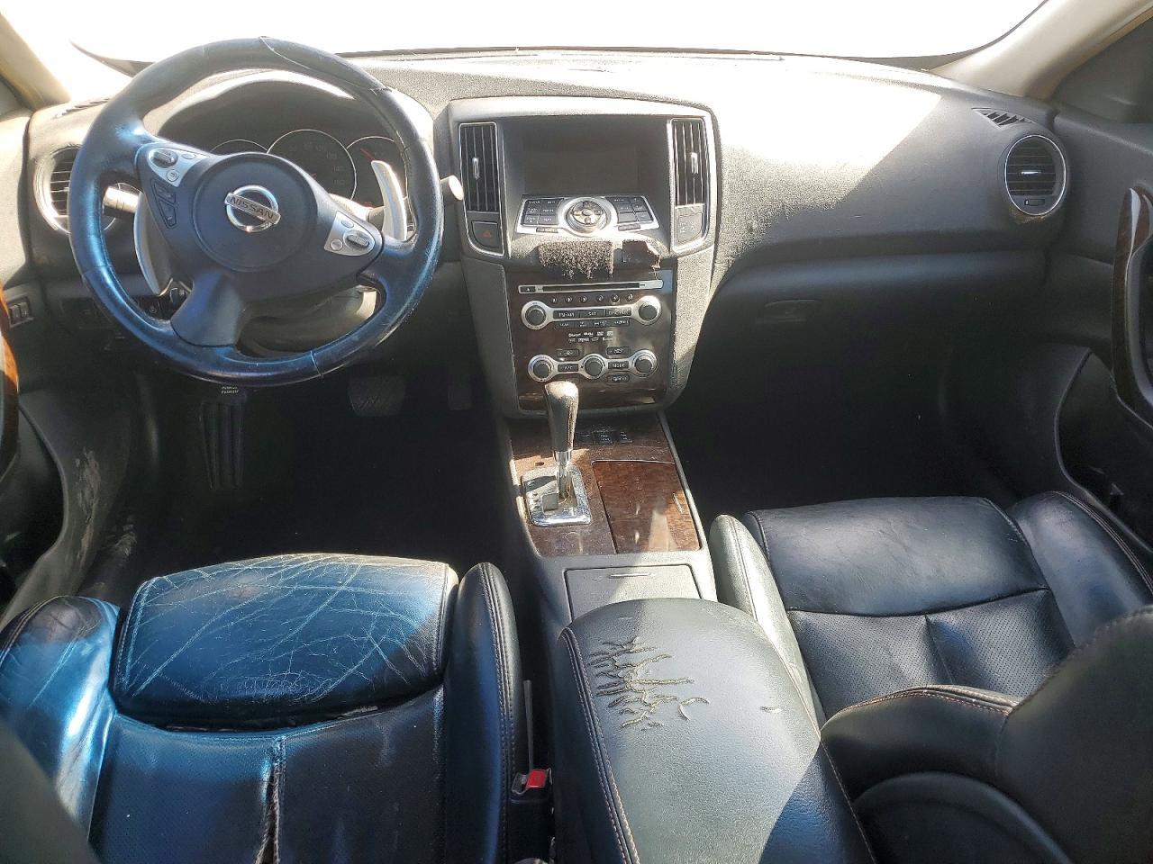 2010 NISSAN Maxima