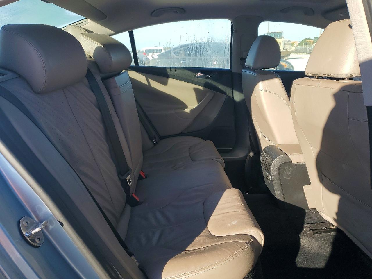 2008 VOLKSWAGEN Passat