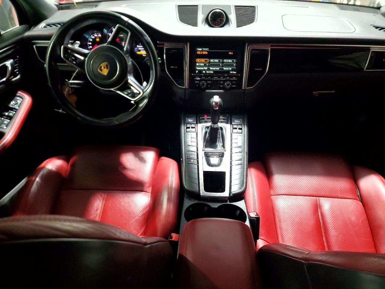 2016 PORSCHE Macan