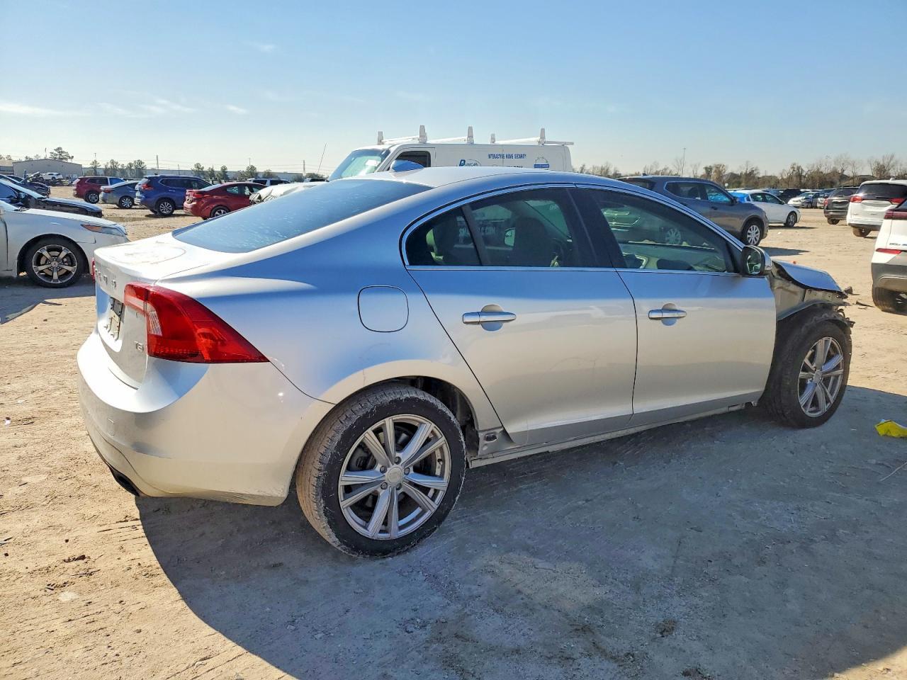 2016 VOLVO S60