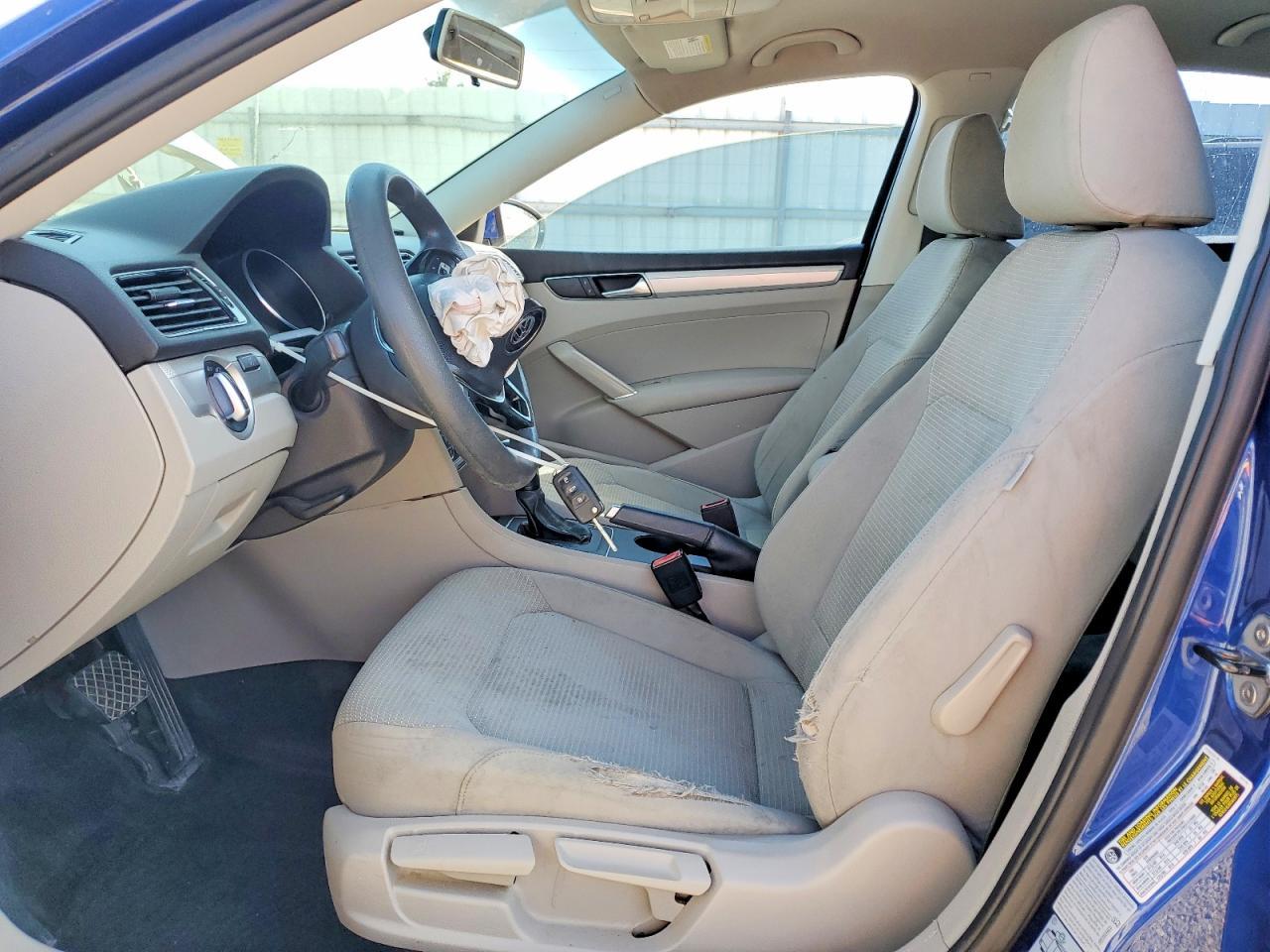 2017 VOLKSWAGEN Passat