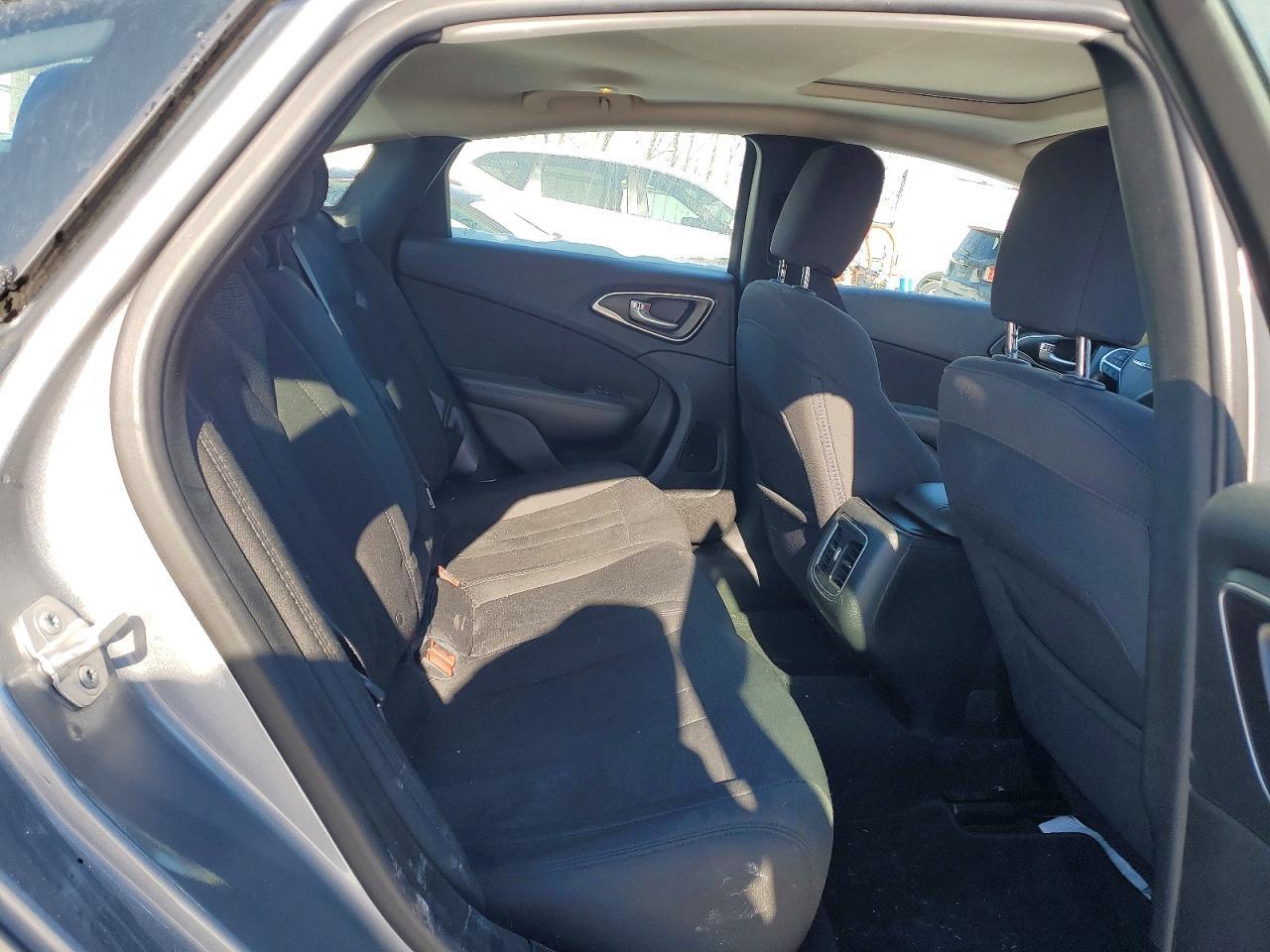 2016 CHRYSLER 200