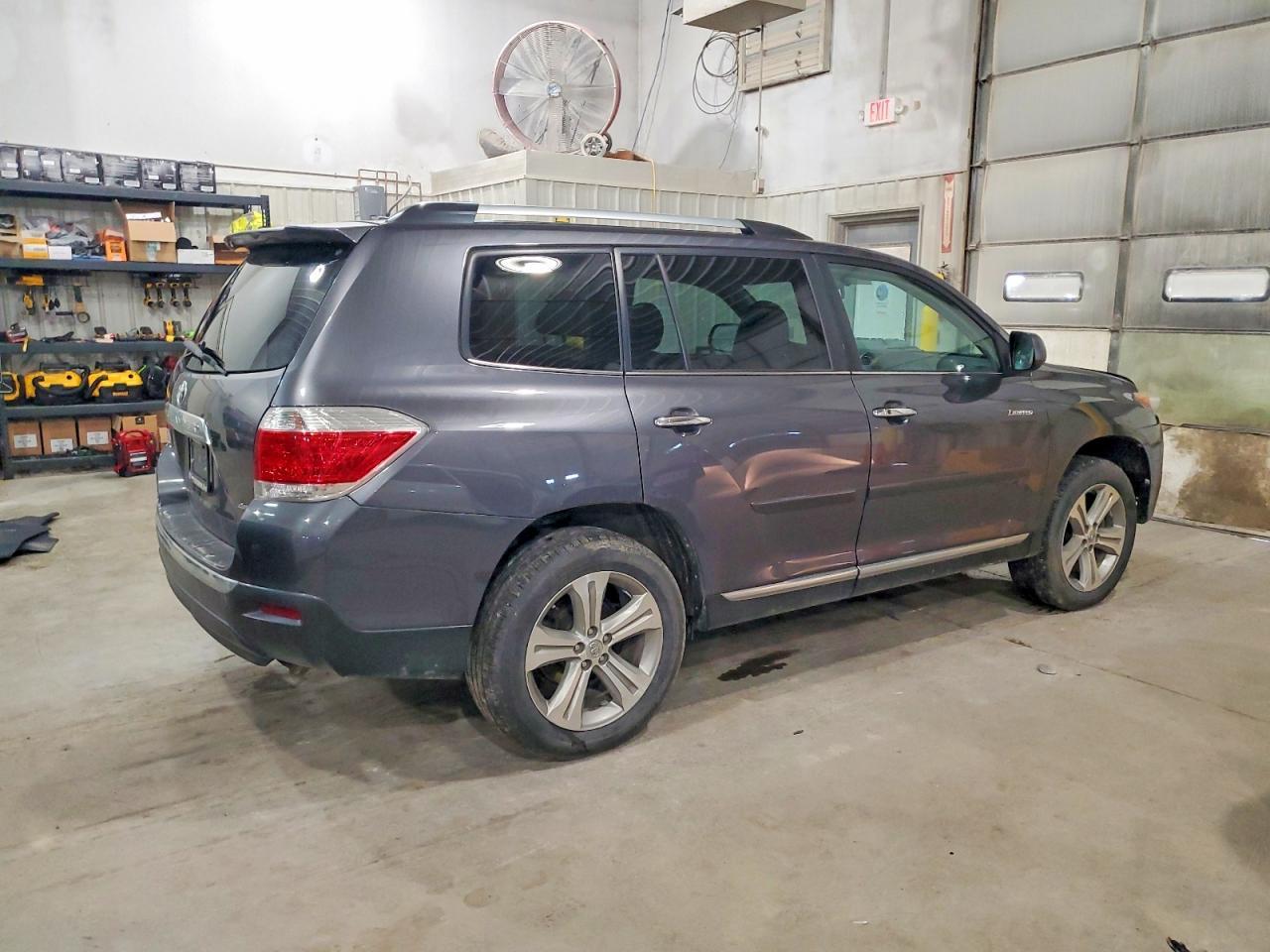 2013 TOYOTA HIGHLANDER