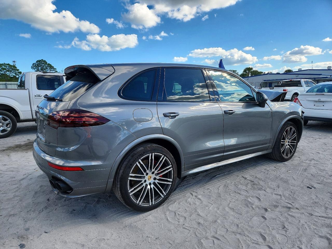 2016 PORSCHE CAYENNE