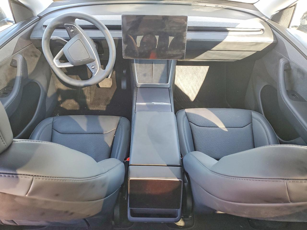 2026 TESLA MODEL Y