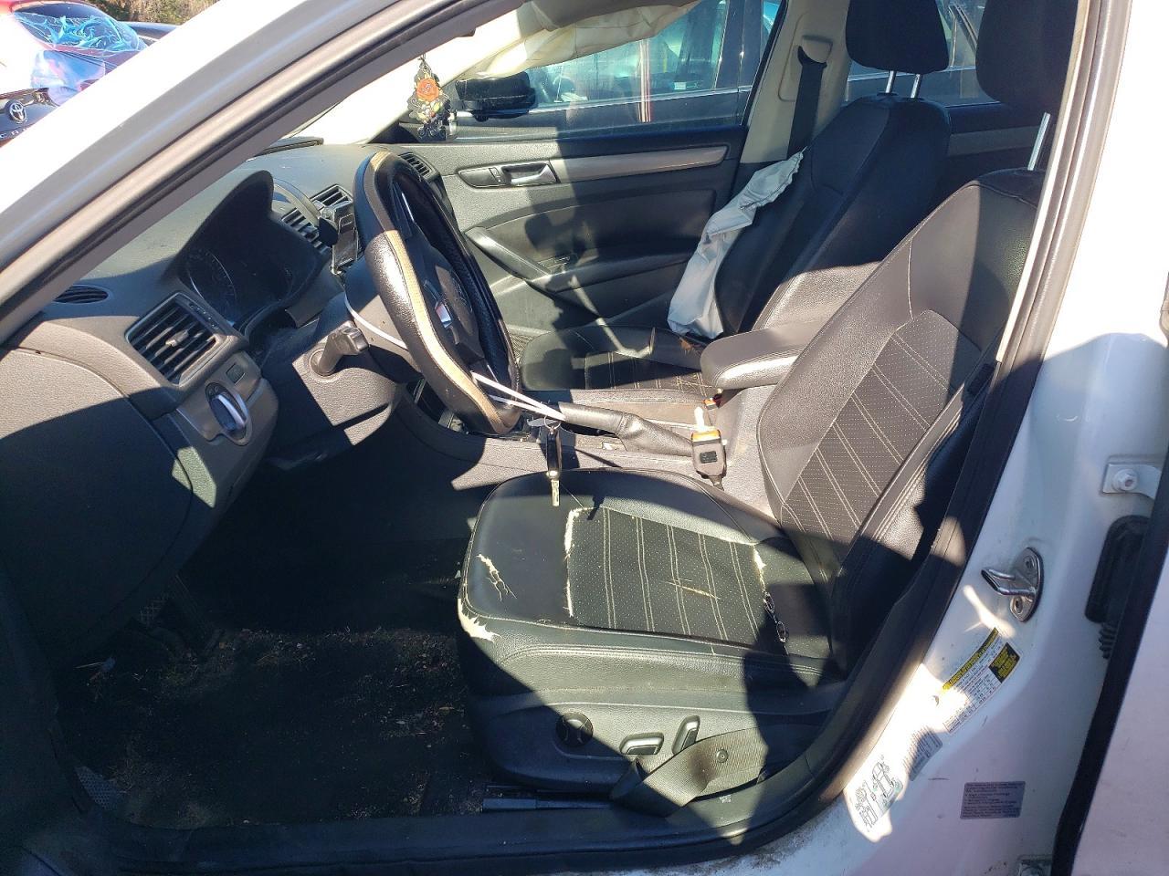 2015 VOLKSWAGEN Passat