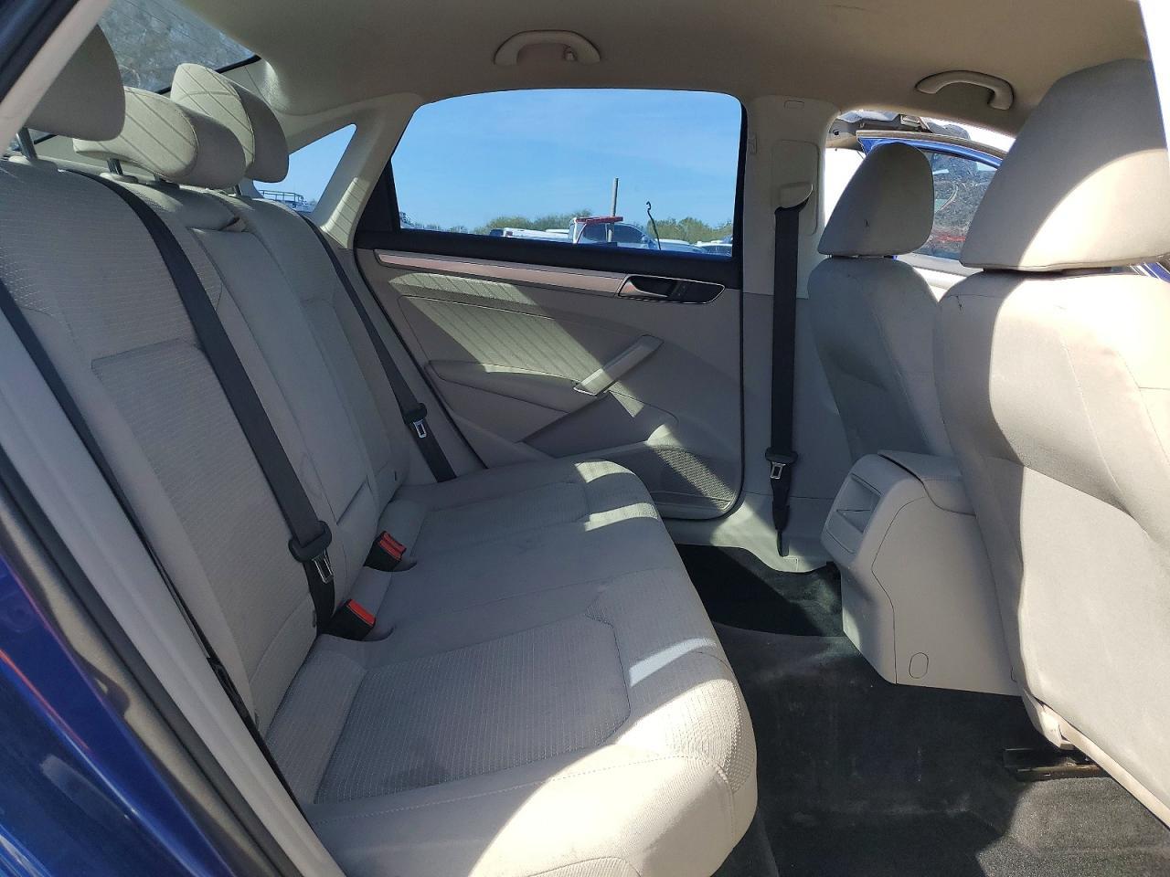 2017 VOLKSWAGEN Passat