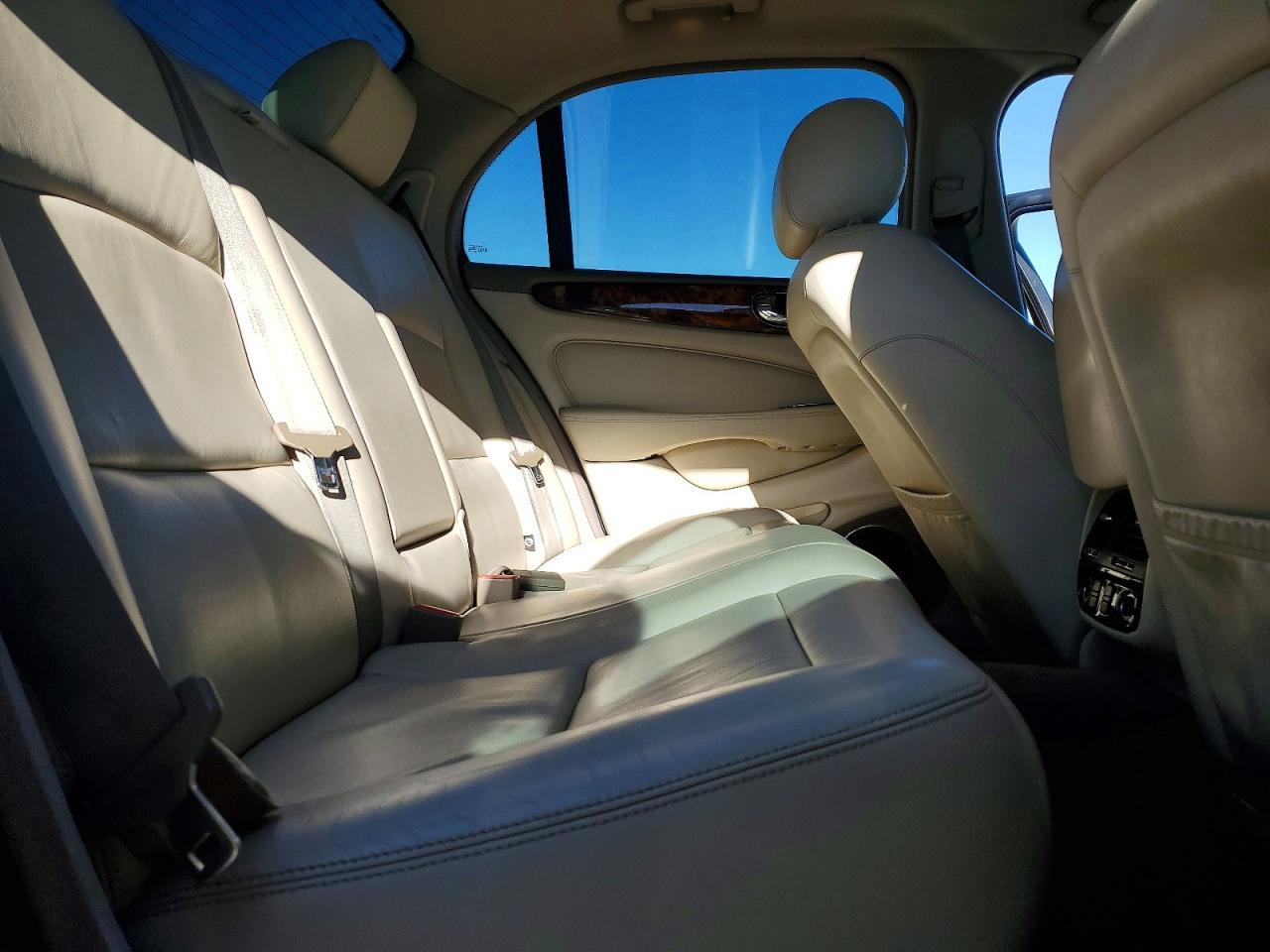 2004 JAGUAR Xj-Series