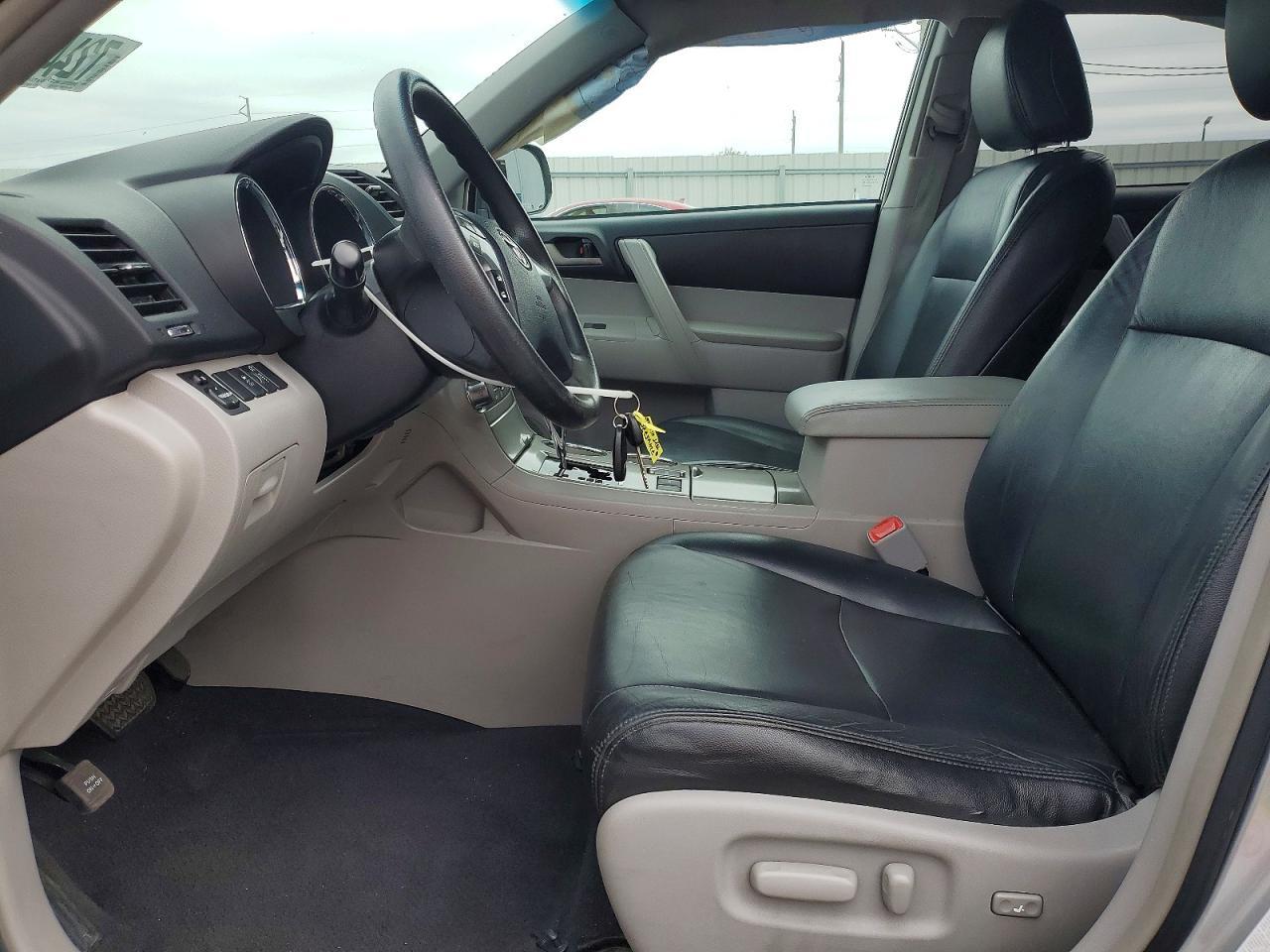 2011 TOYOTA HIGHLANDER
