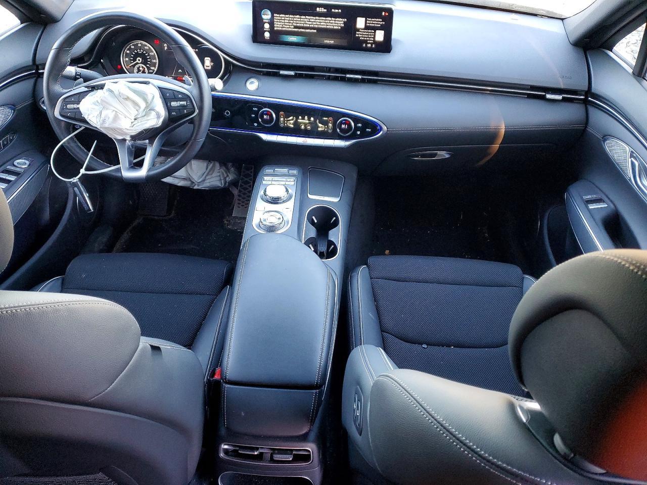 2025 GENESIS GV70