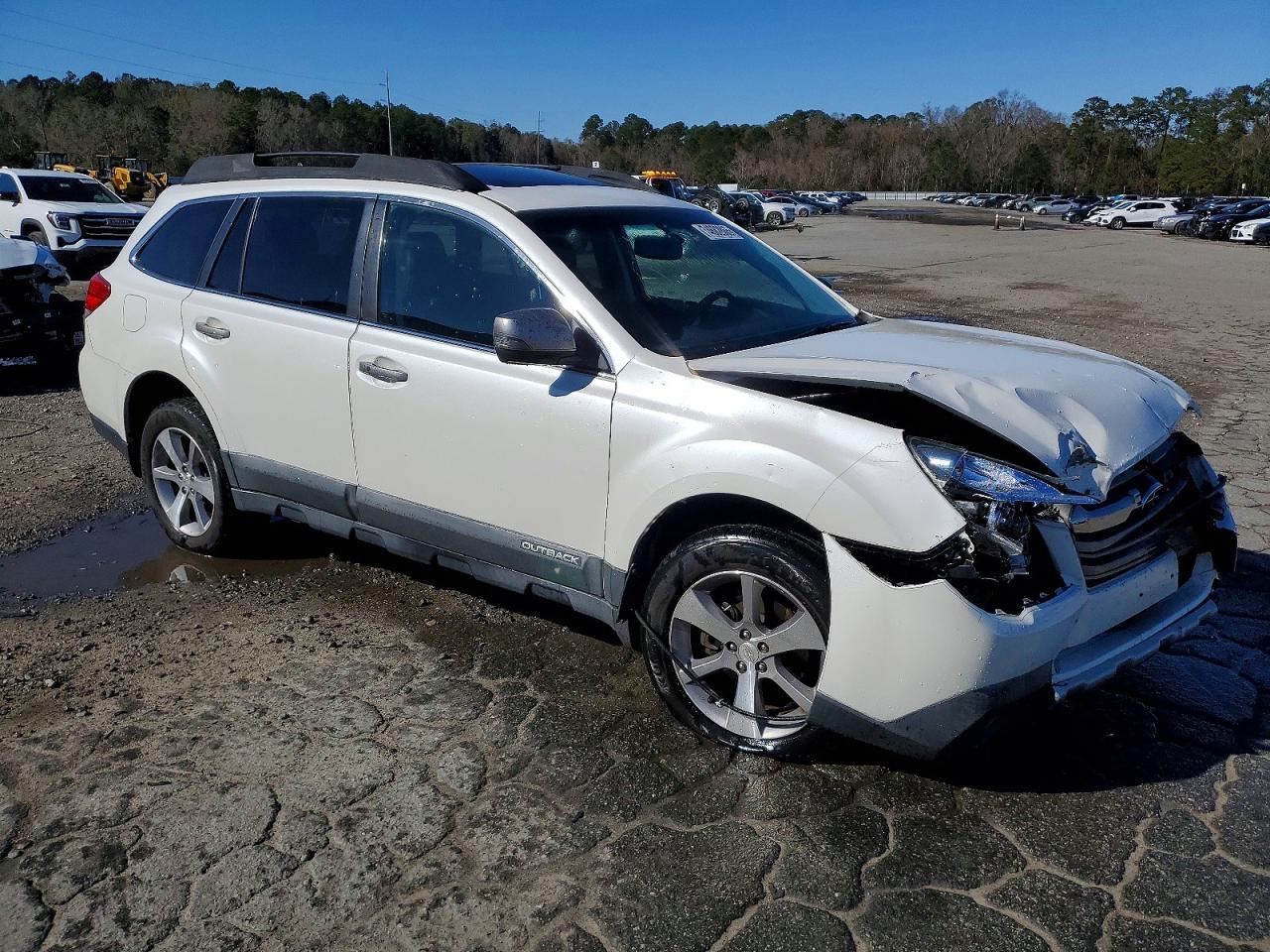 2013 SUBARU Outback