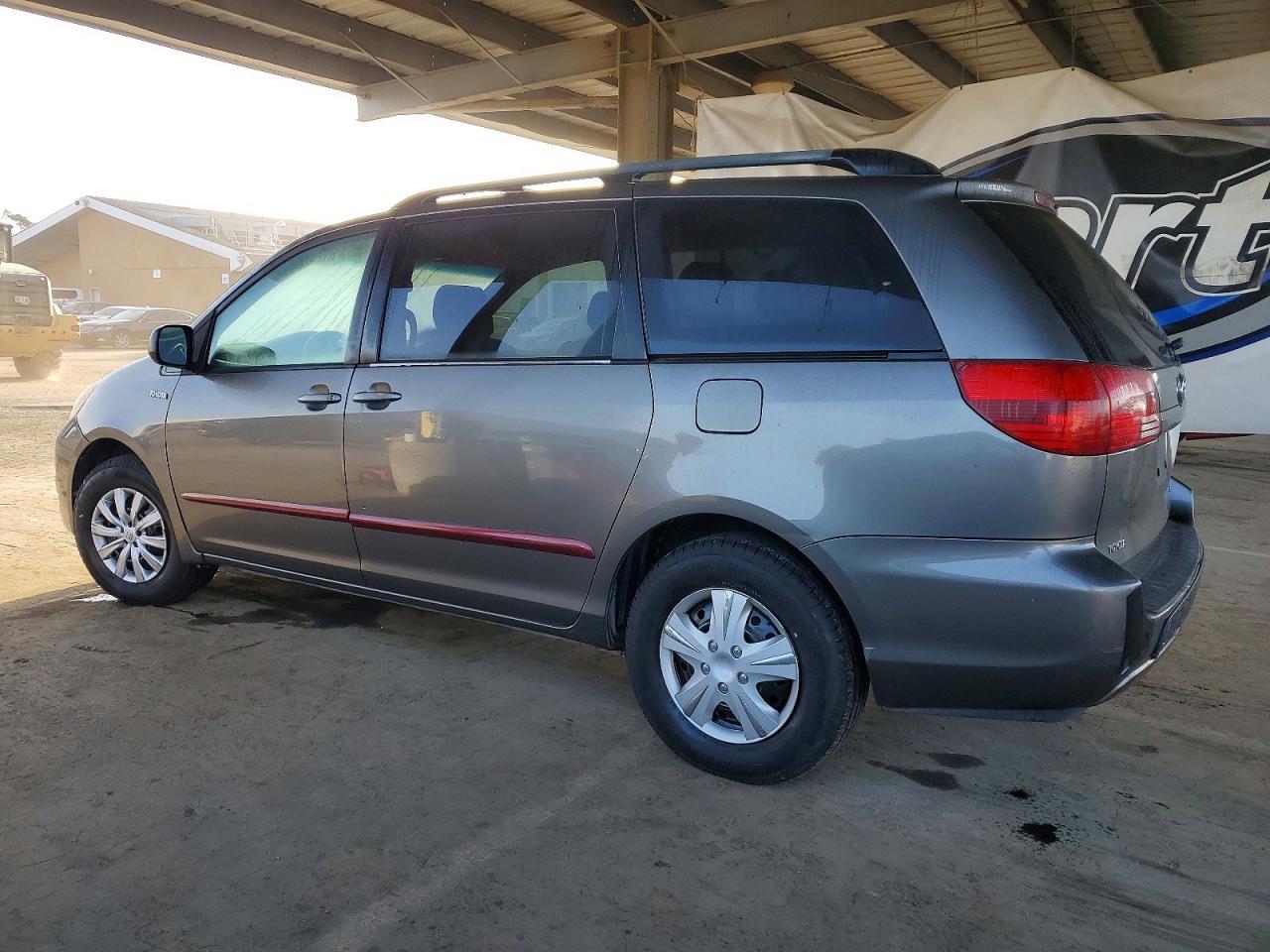 2004 TOYOTA SIENNA