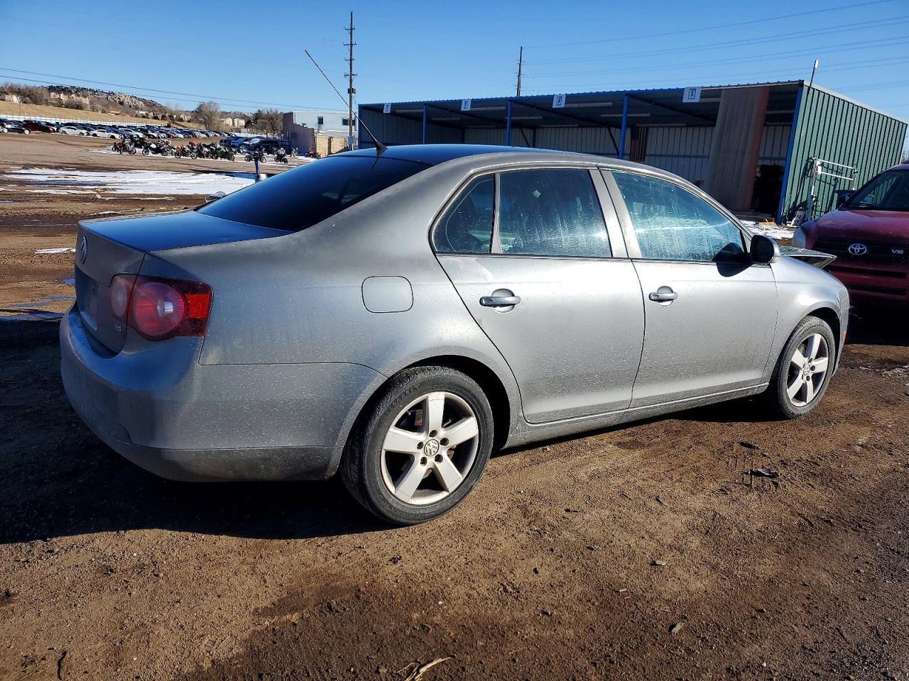 2010 VOLKSWAGEN JETTA