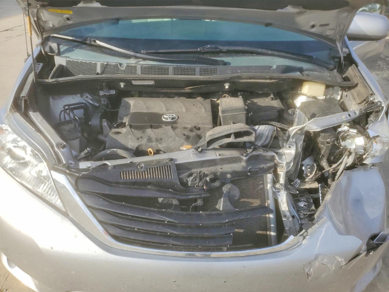 2014 TOYOTA SIENNA